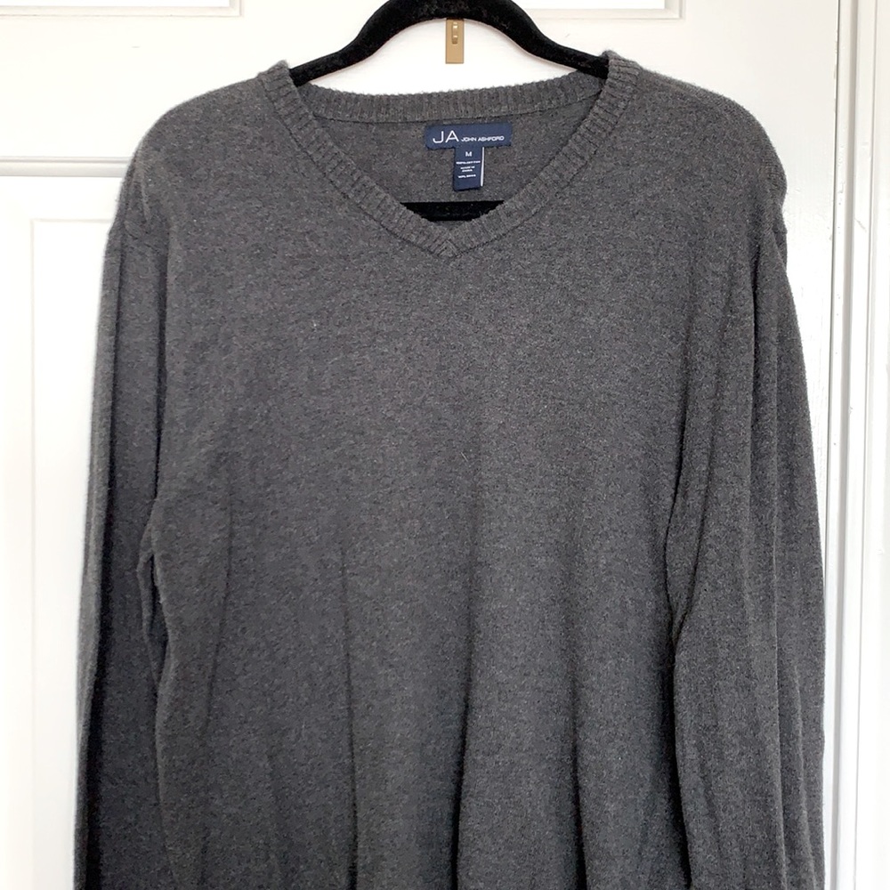 Men’s Dark Gray V-neck Sweater